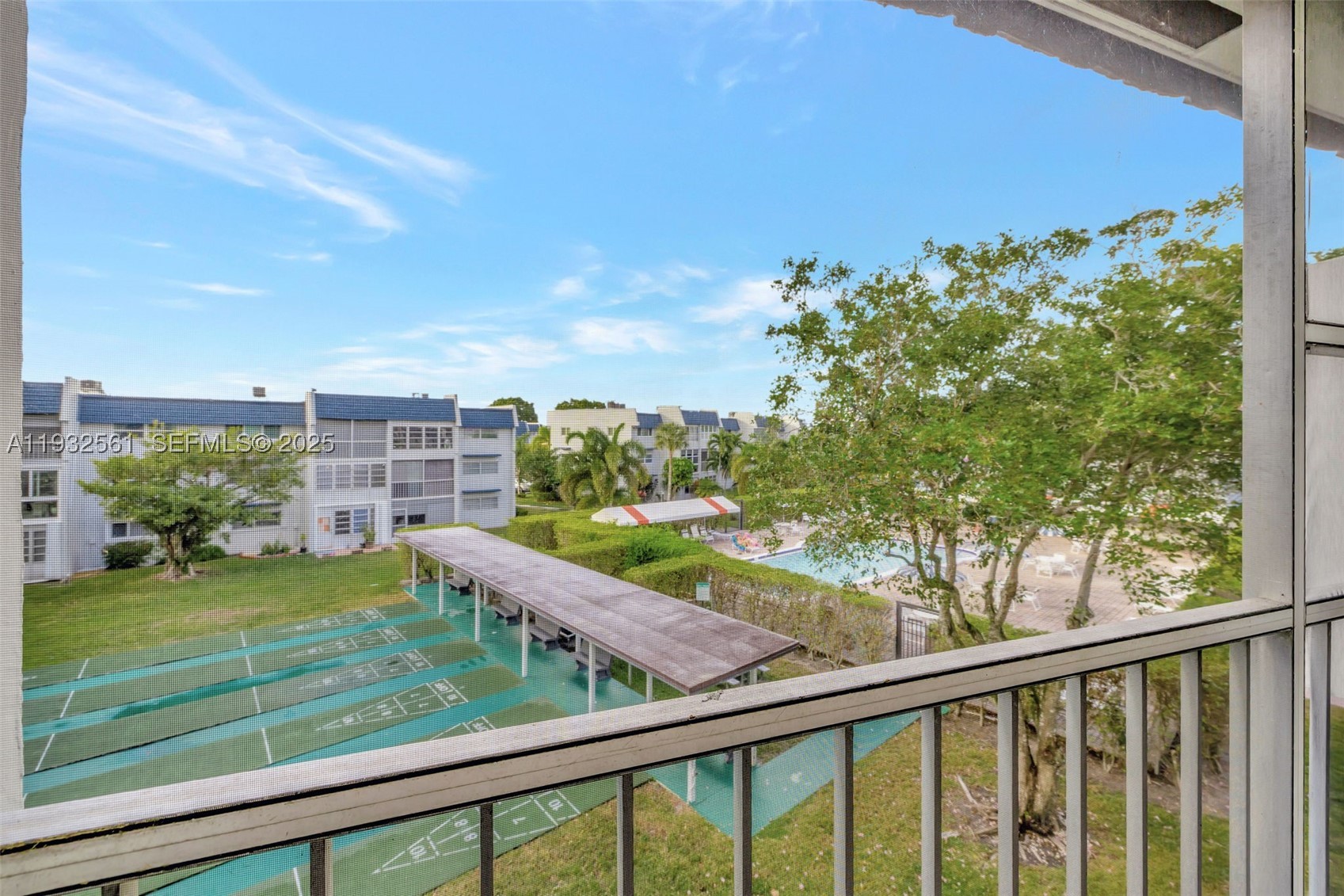 ORIOLE GOLF & TENNIS CLUB - Residential