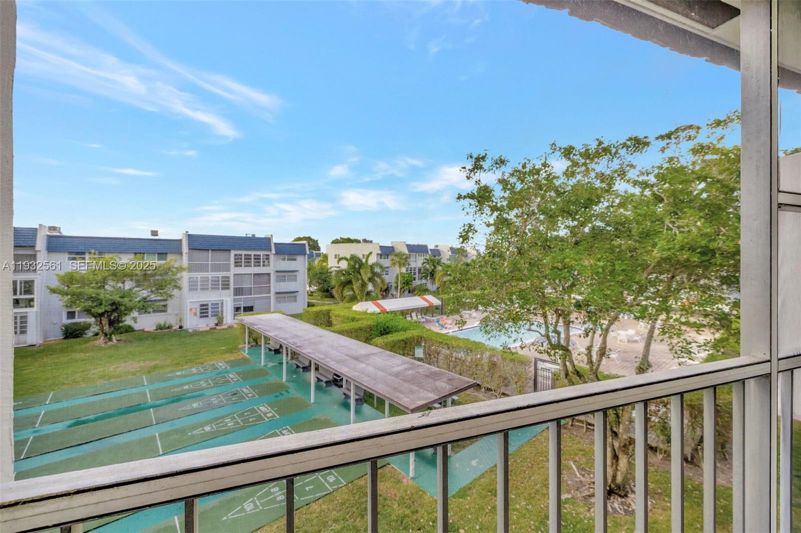ORIOLE GOLF & TENNIS CLUB - Residential