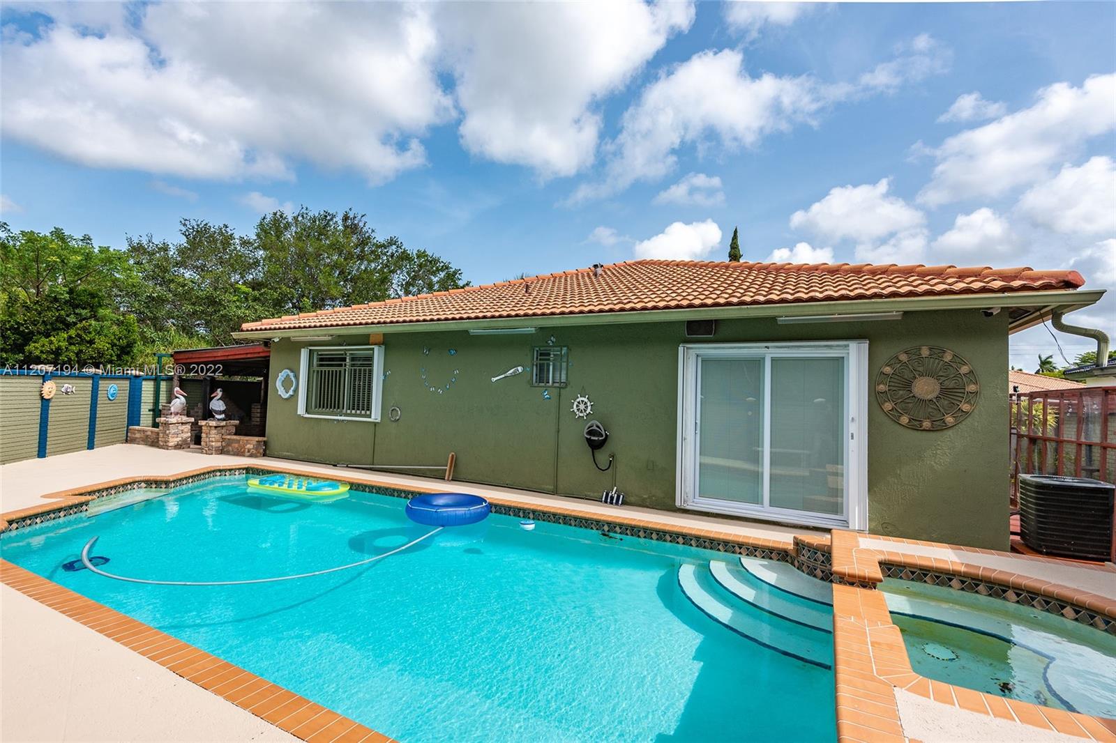 ESTATE HOMES - Residential