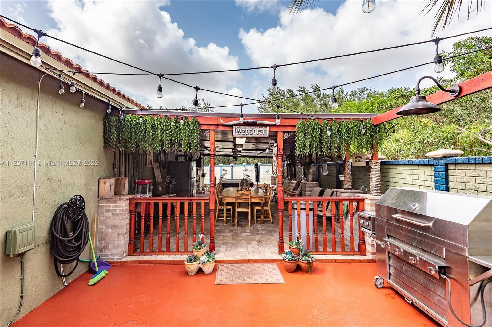 ESTATE HOMES - Residential
