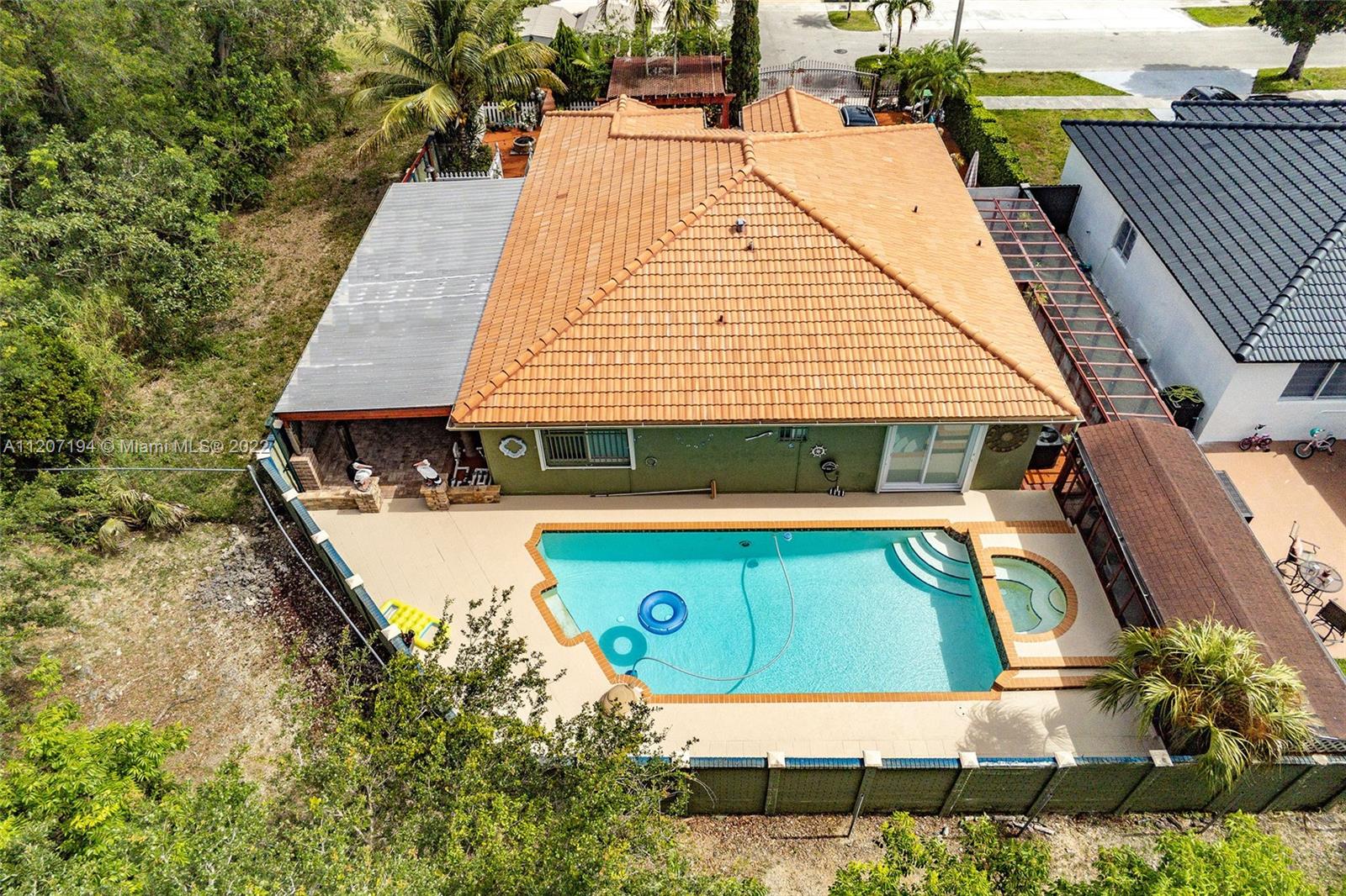 ESTATE HOMES - Residential