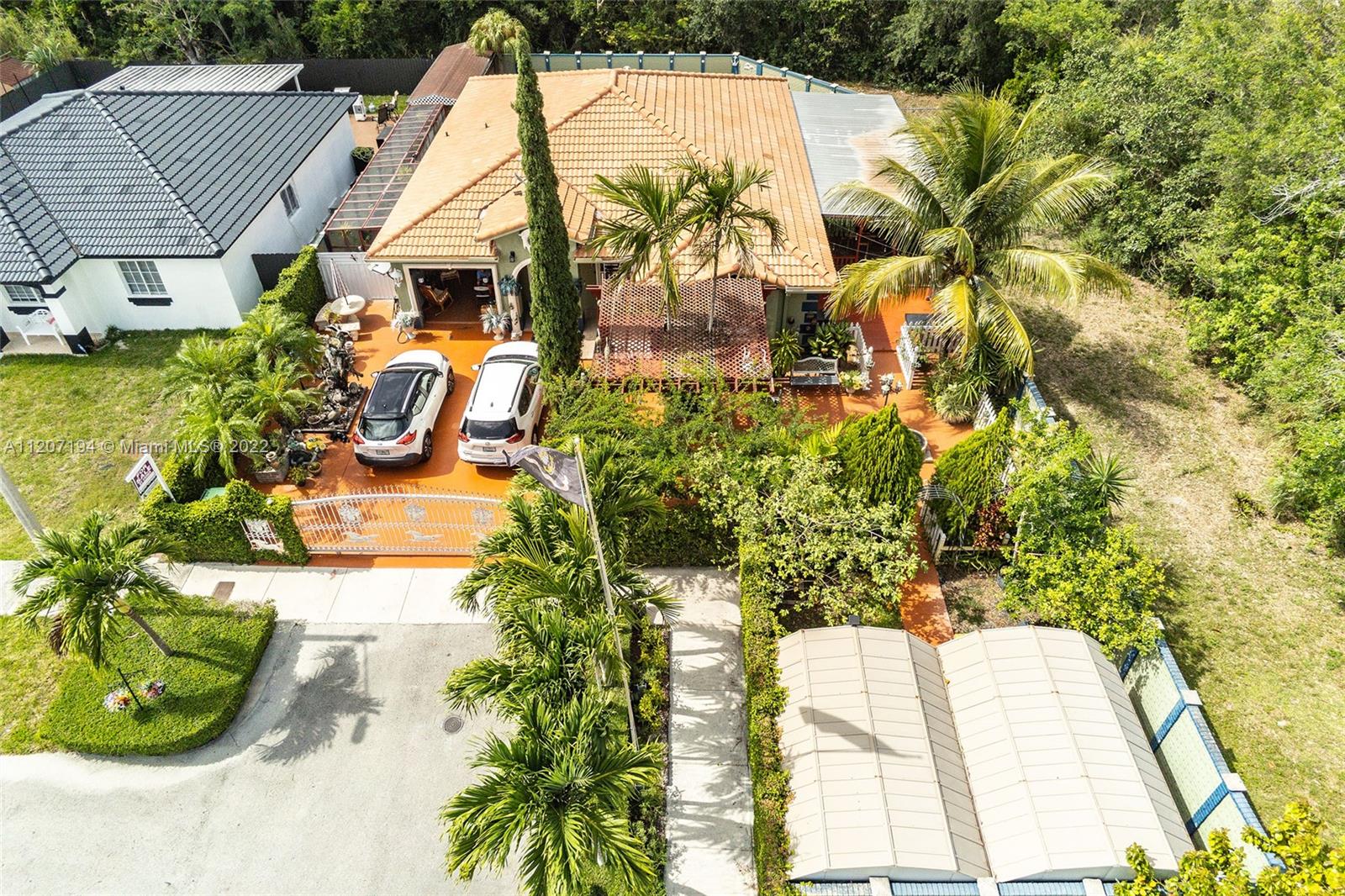ESTATE HOMES - Residential