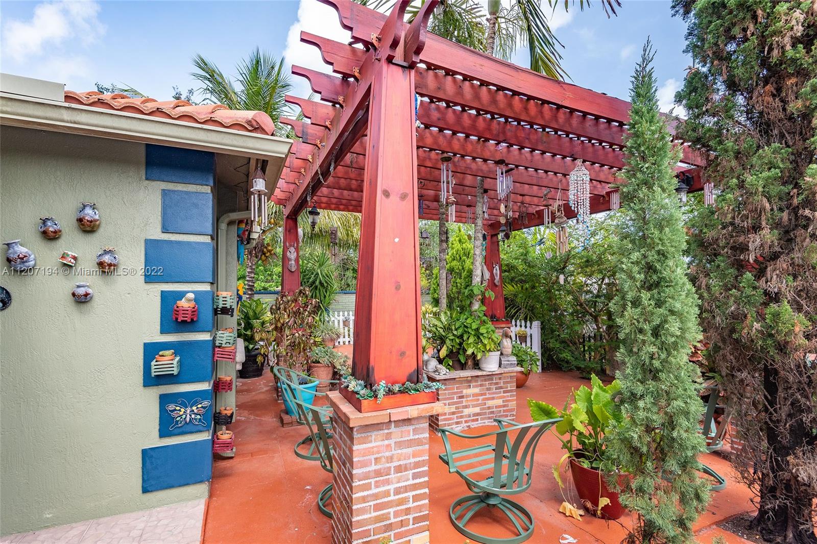 ESTATE HOMES - Residential