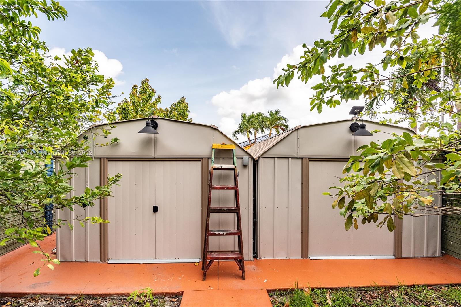 ESTATE HOMES - Residential