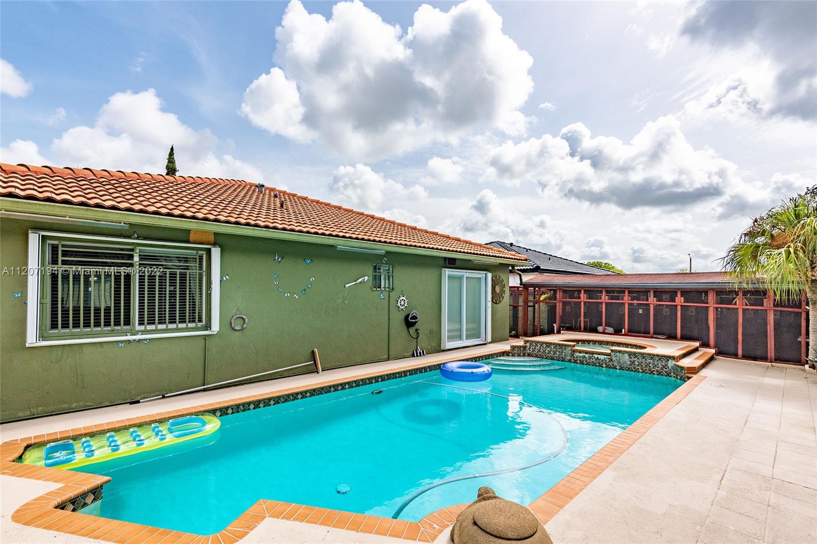 ESTATE HOMES - Residential