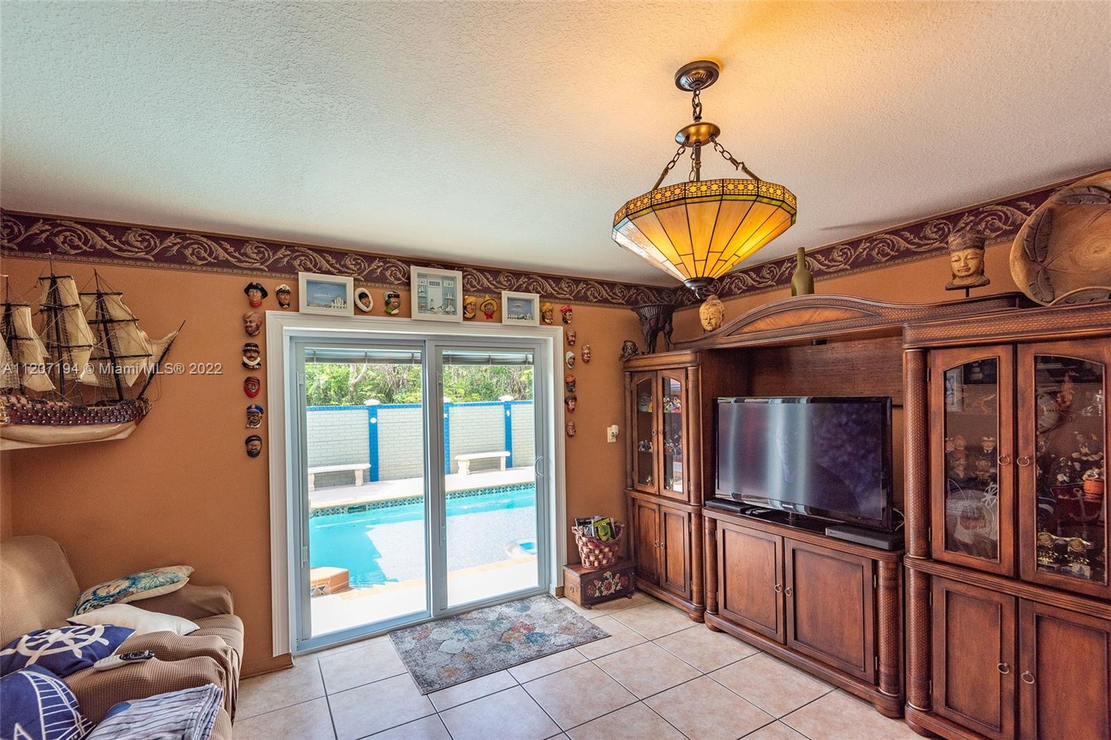 ESTATE HOMES - Residential
