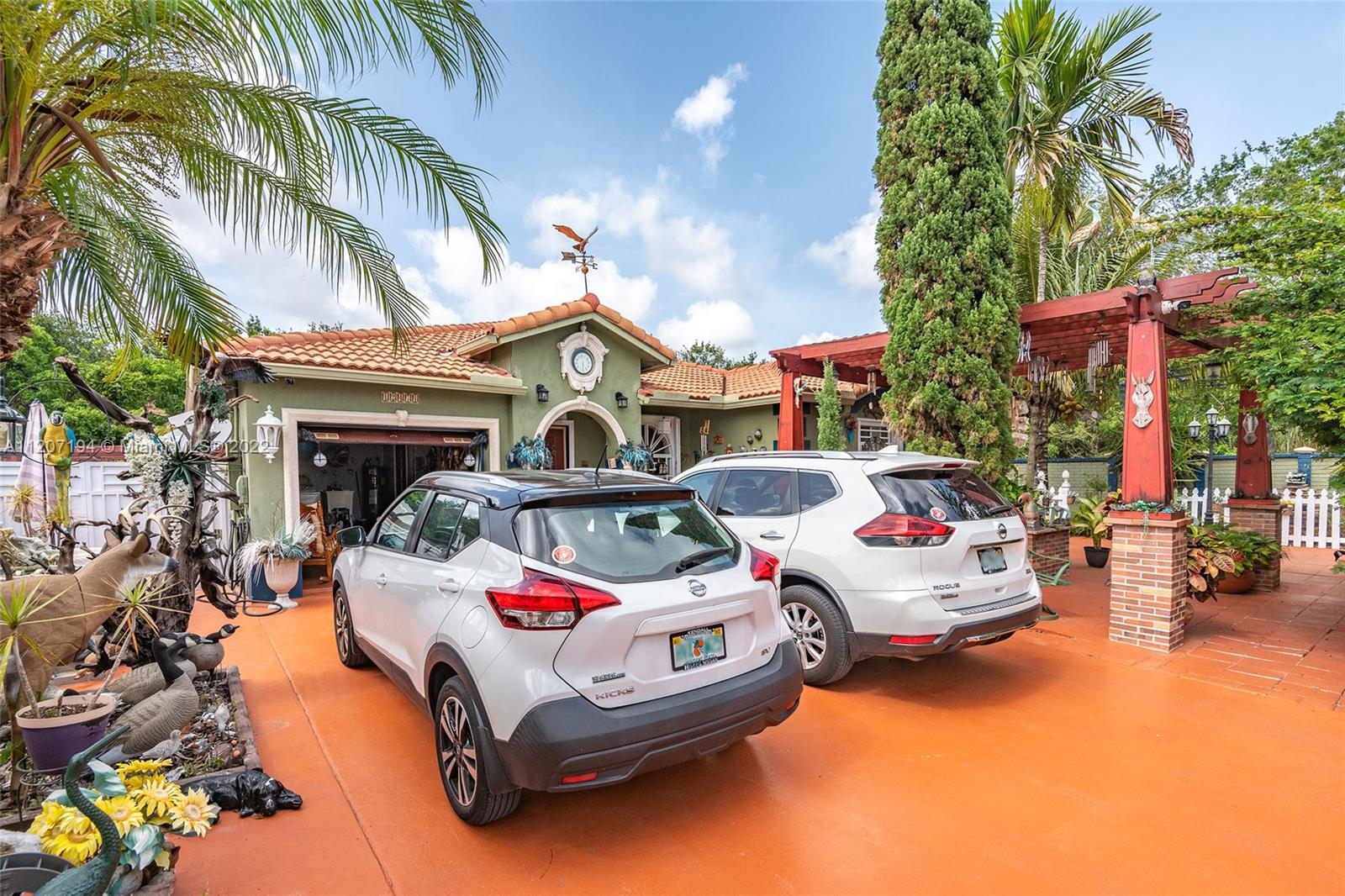 ESTATE HOMES - Residential