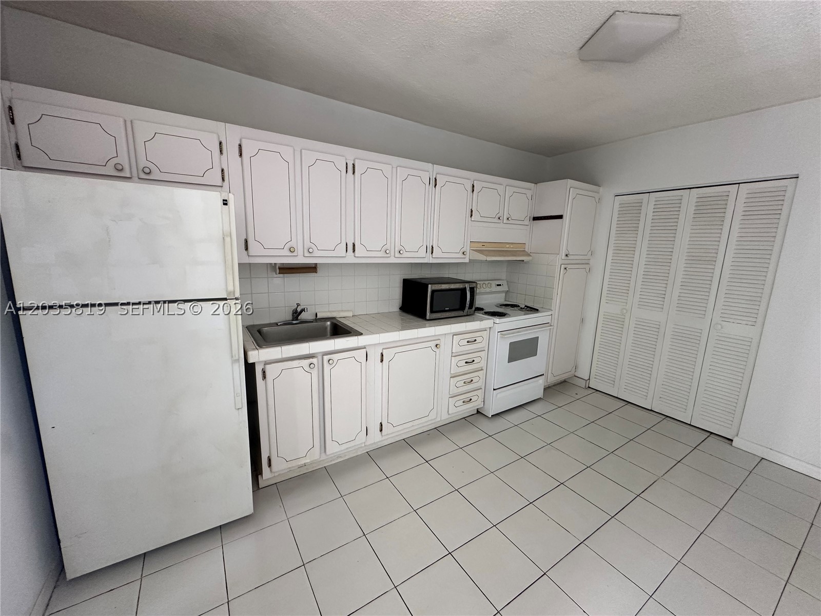 GOLDEN HOUSE CONDO - Residential