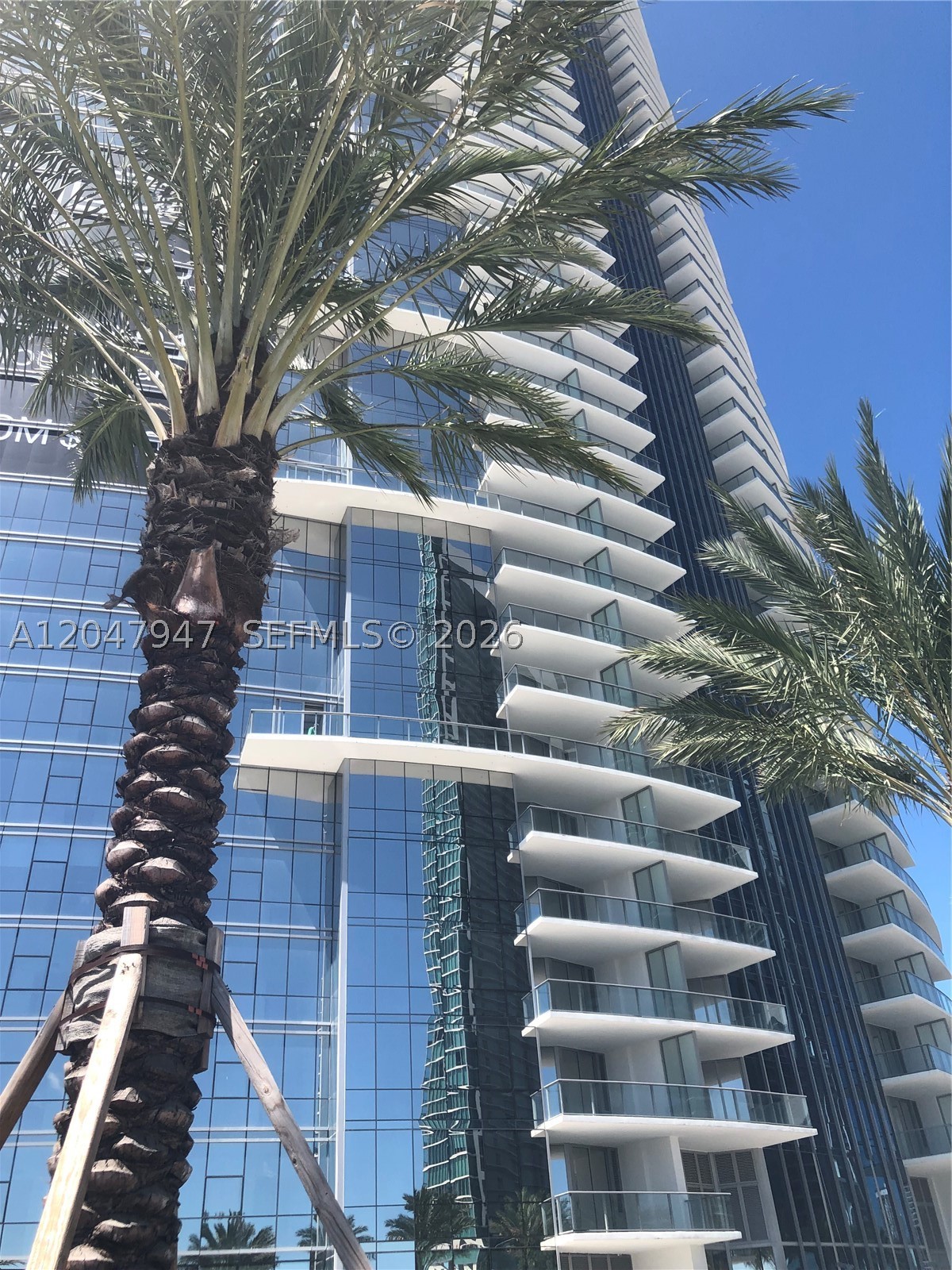 PARAMOUNT MIAMI WORLDCENT - Residential Lease