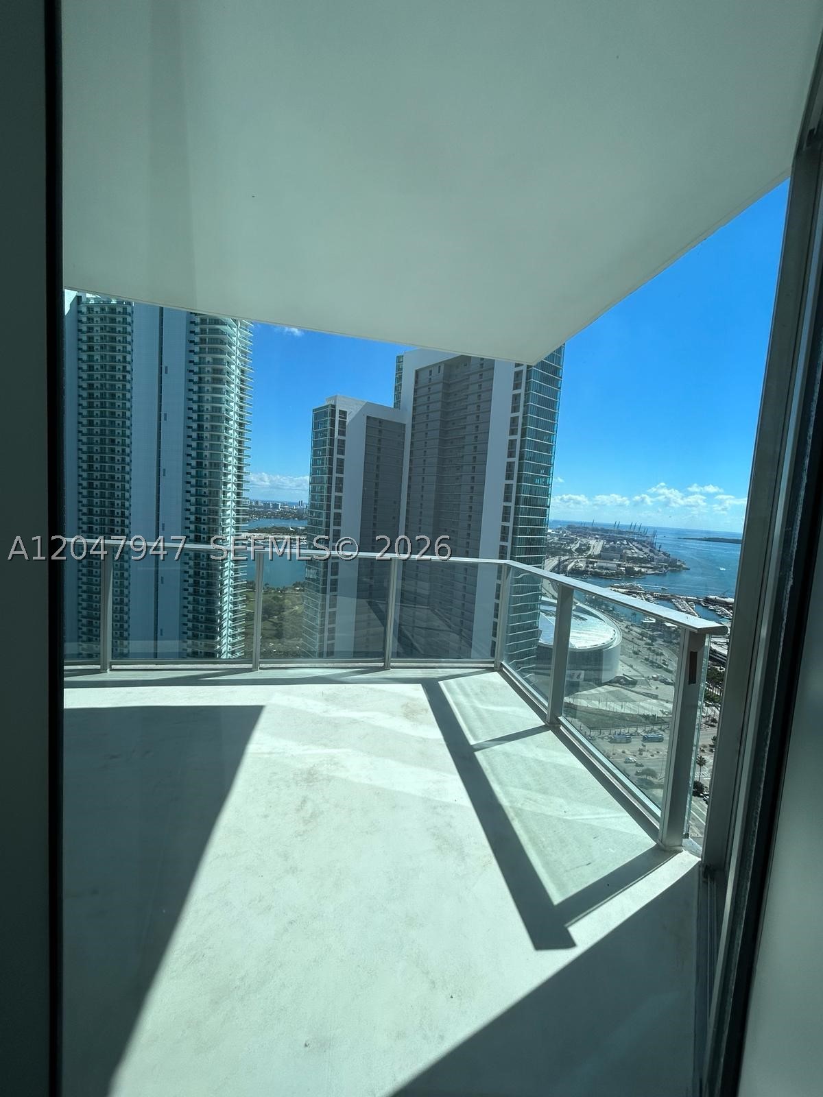 PARAMOUNT MIAMI WORLDCENT - Residential Lease