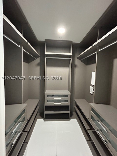 PARAMOUNT MIAMI WORLDCENT - Residential Lease