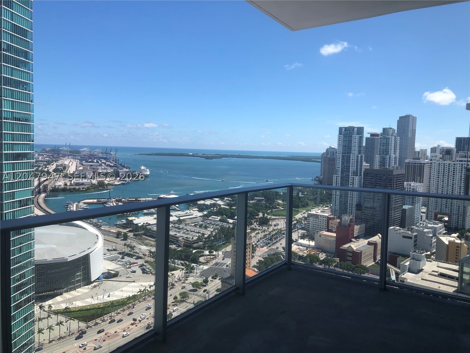 PARAMOUNT MIAMI WORLDCENT - Residential Lease