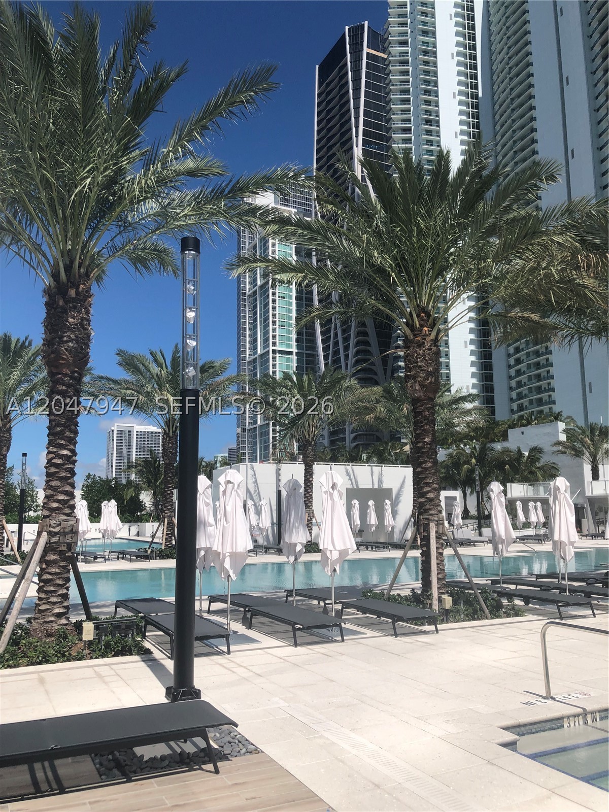 PARAMOUNT MIAMI WORLDCENT - Residential Lease