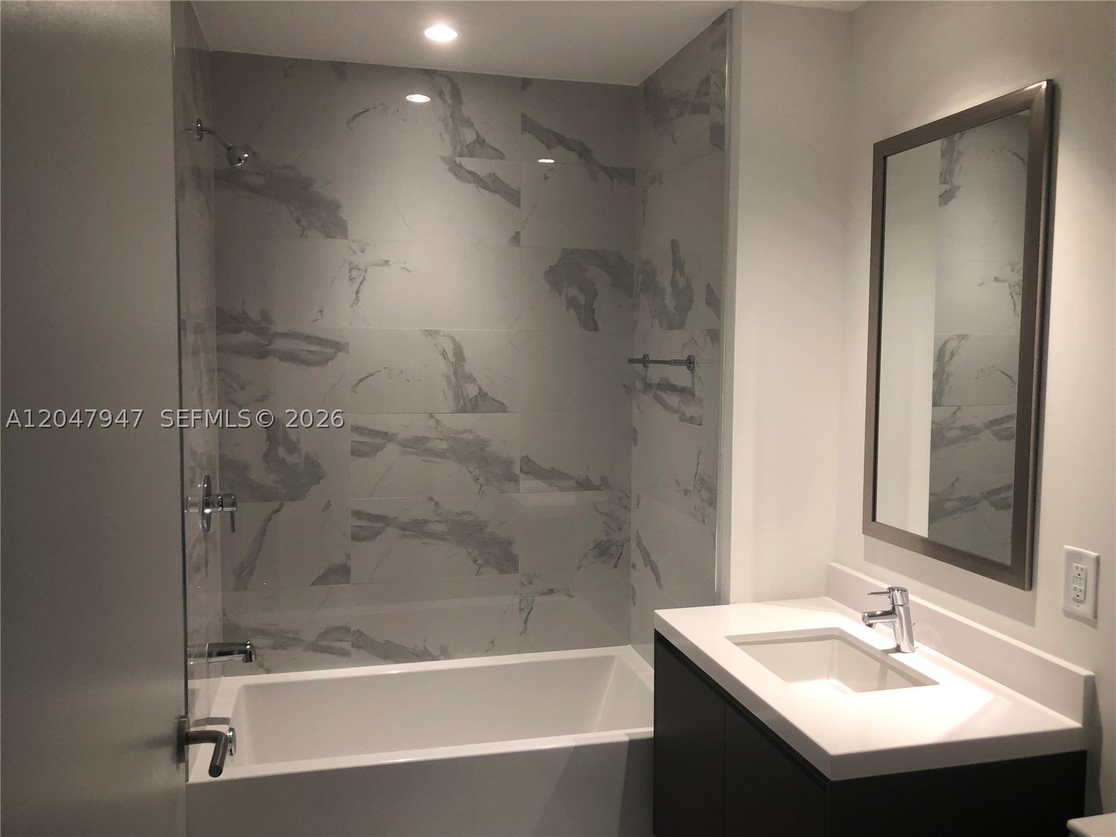 PARAMOUNT MIAMI WORLDCENT - Residential Lease