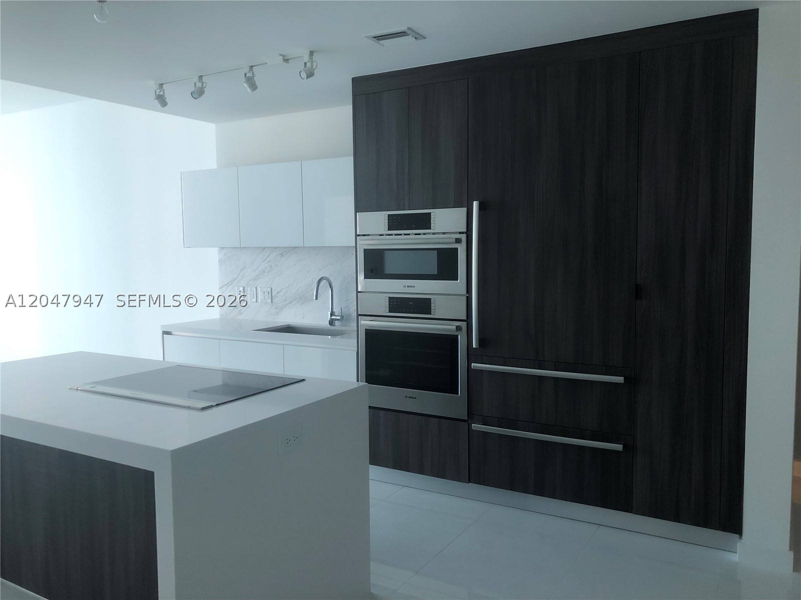 PARAMOUNT MIAMI WORLDCENT - Residential Lease