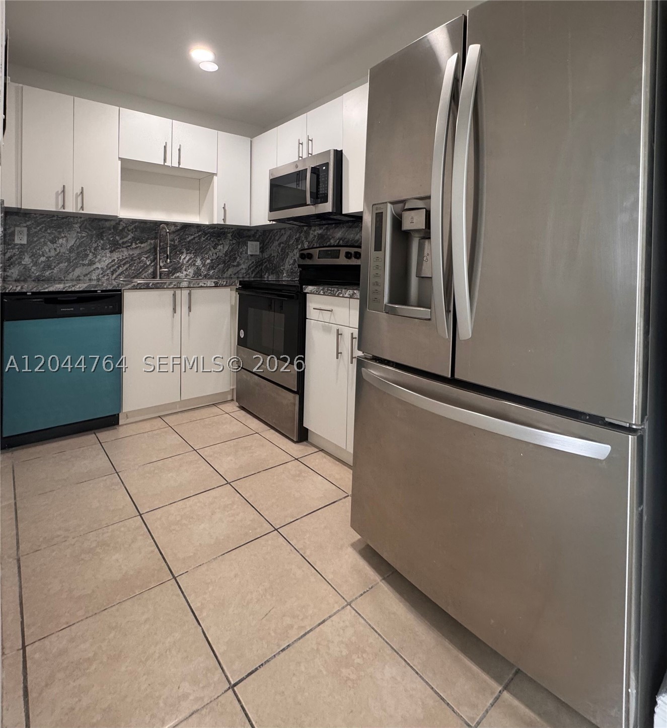 VERSAILLES PLAZA CONDO - Residential Lease