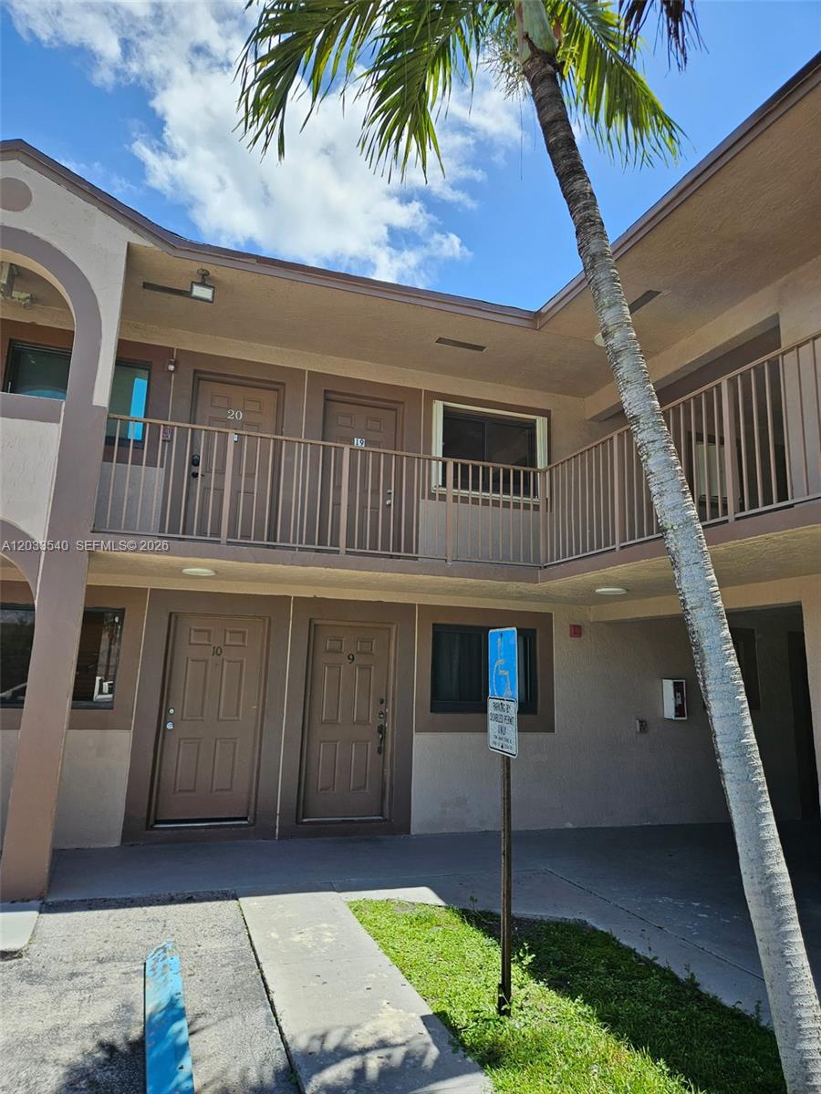 1-bedroom, 1-full-bathroom condo. Located near shops, restaurants, and schools. It is ideal if you are looking for an investment property.Two assigned parking spaces.