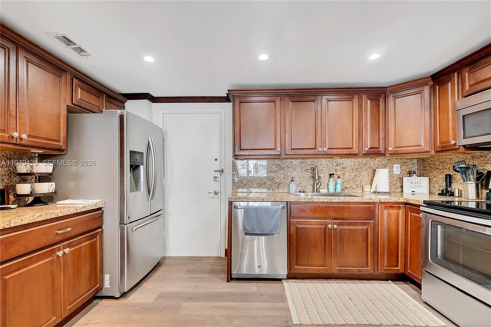WELLINGTON TOWERS CONDO - Residential