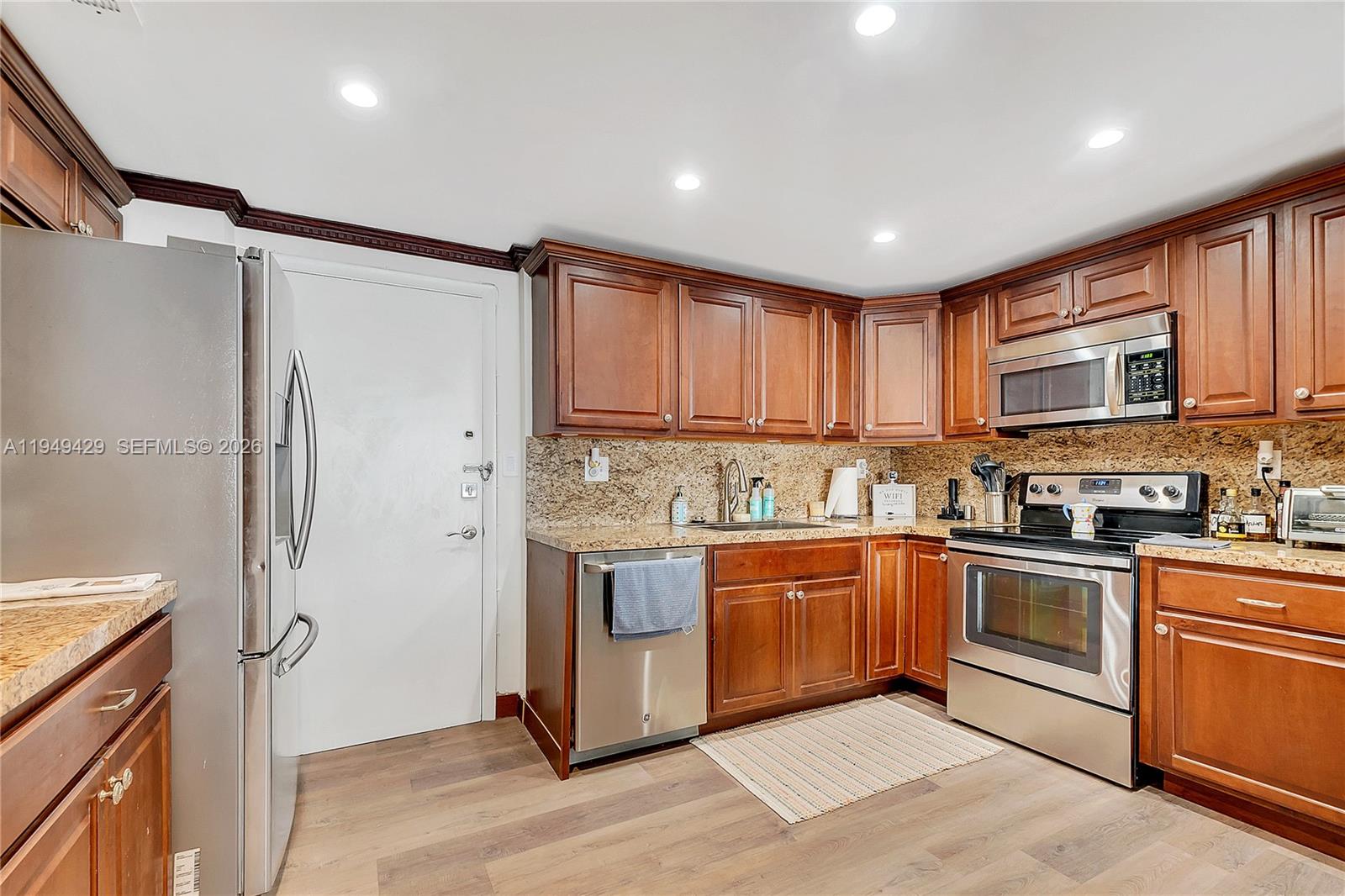 WELLINGTON TOWERS CONDO - Residential