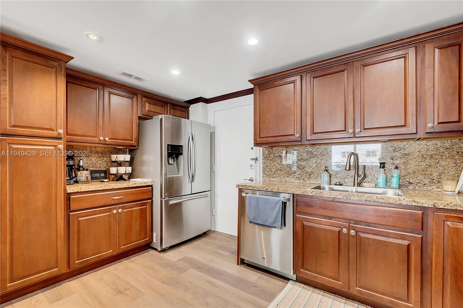 WELLINGTON TOWERS CONDO - Residential