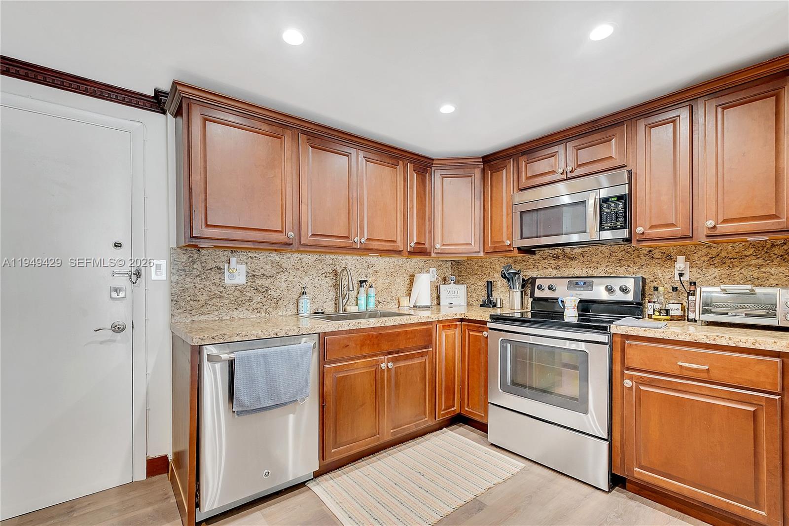 WELLINGTON TOWERS CONDO - Residential