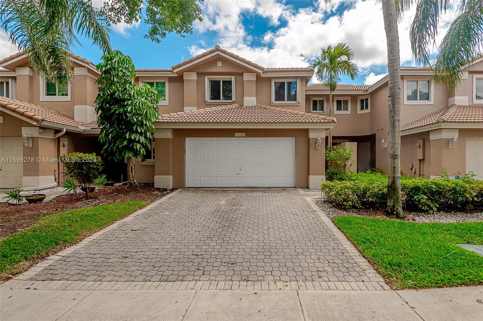 HOLLYWOOD LAKES COUNTRY C - Residential Lease