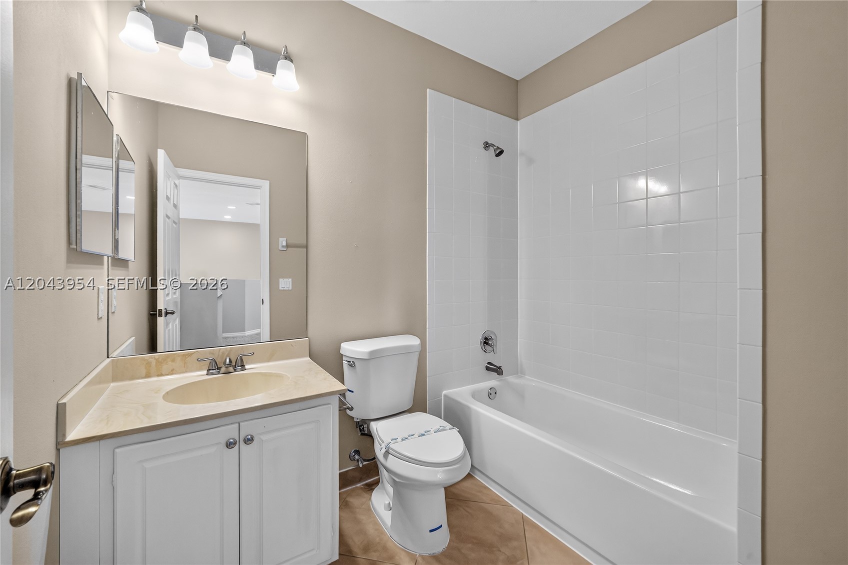 PALM BREEZES CLUB - Residential
