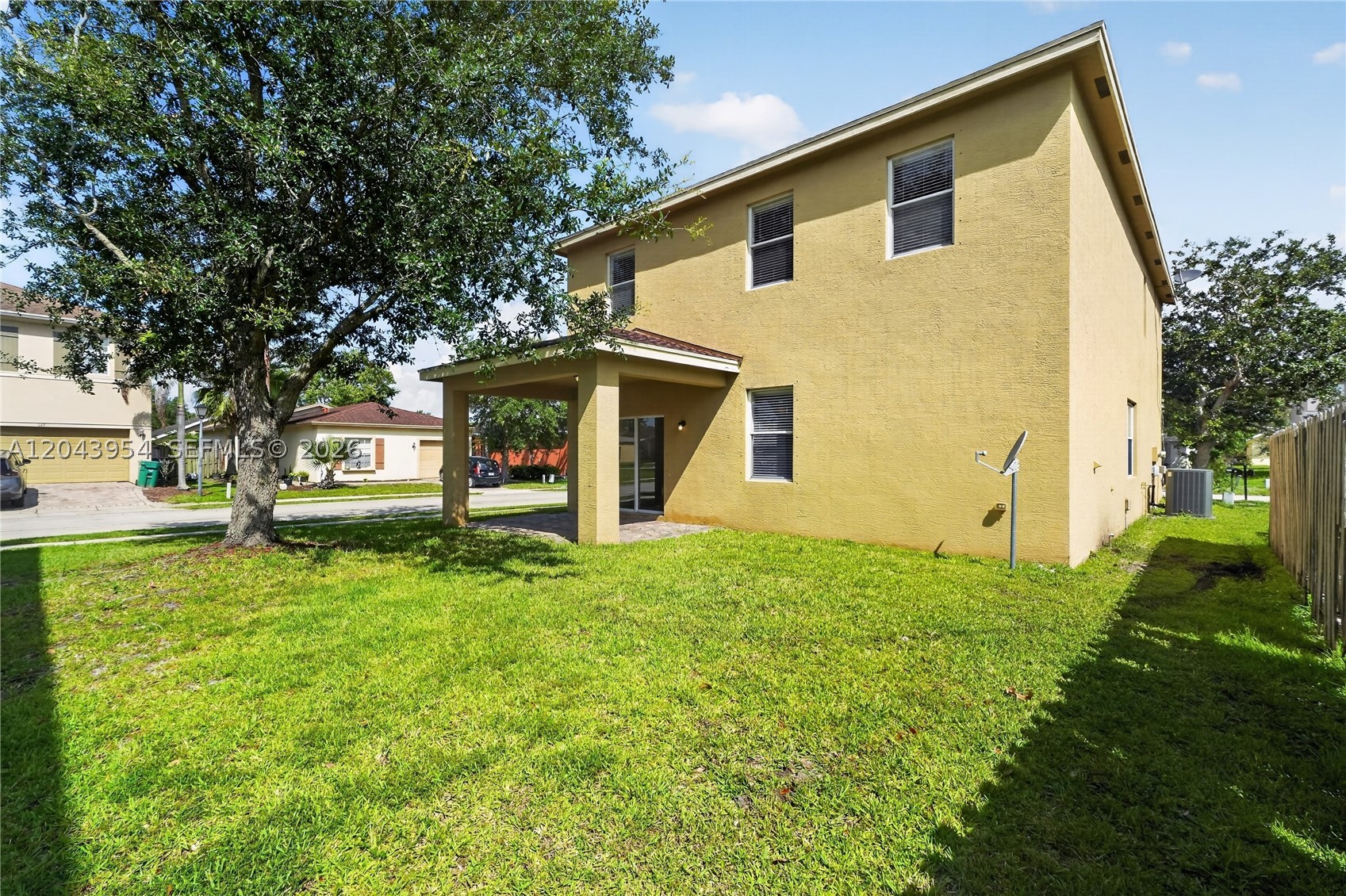 PALM BREEZES CLUB - Residential