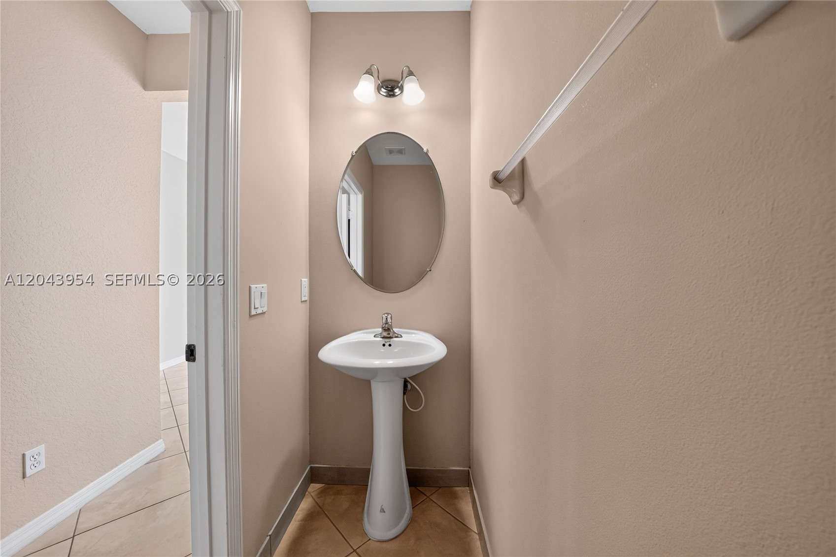 PALM BREEZES CLUB - Residential