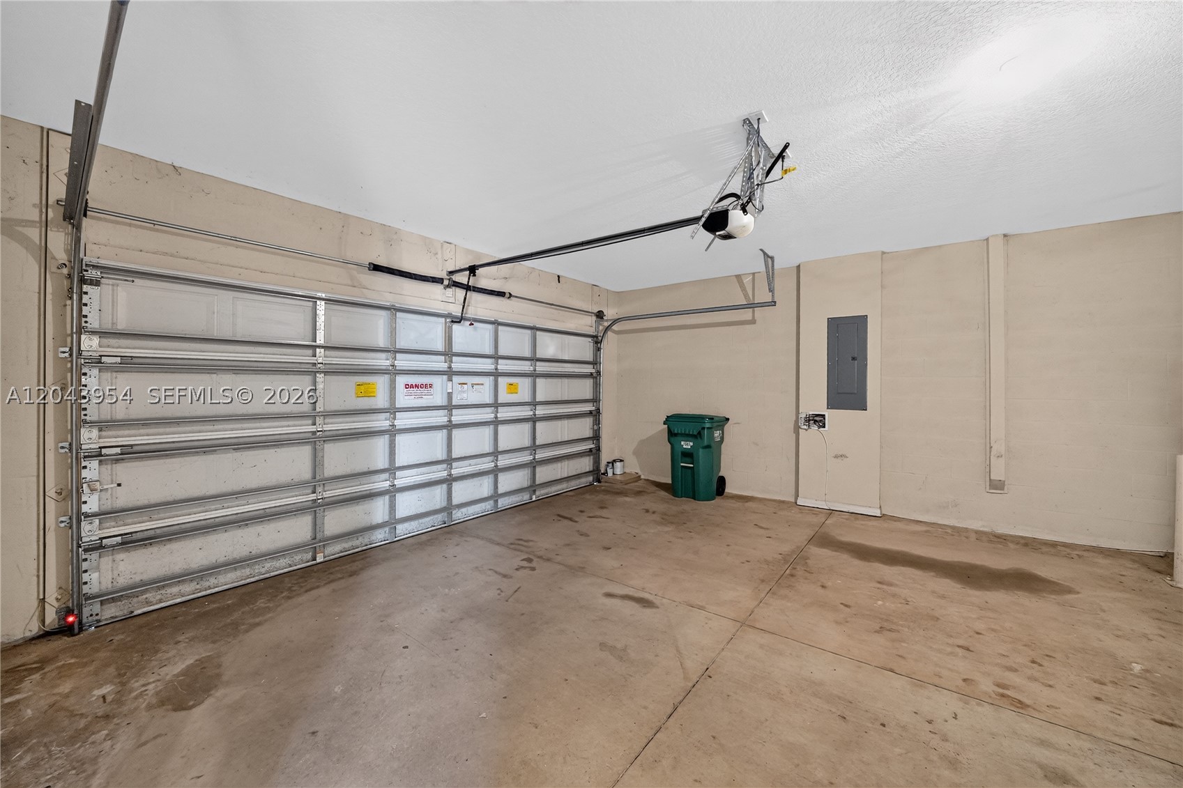 PALM BREEZES CLUB - Residential