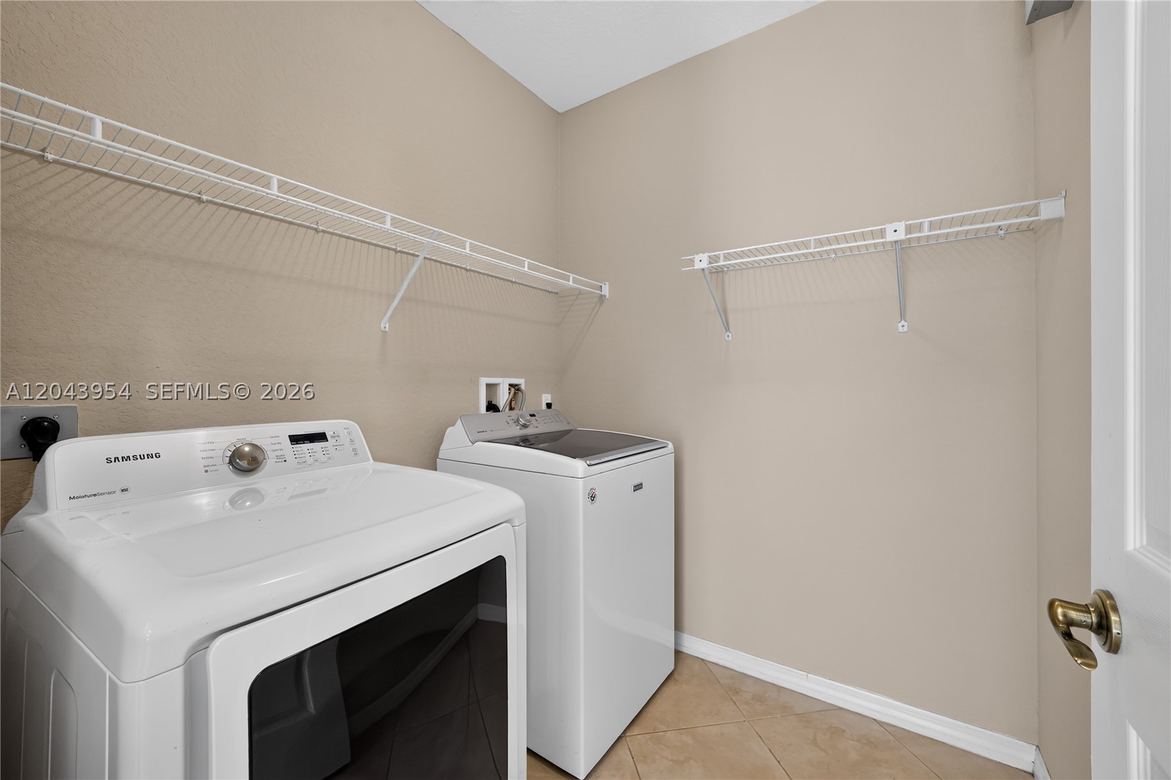 PALM BREEZES CLUB - Residential