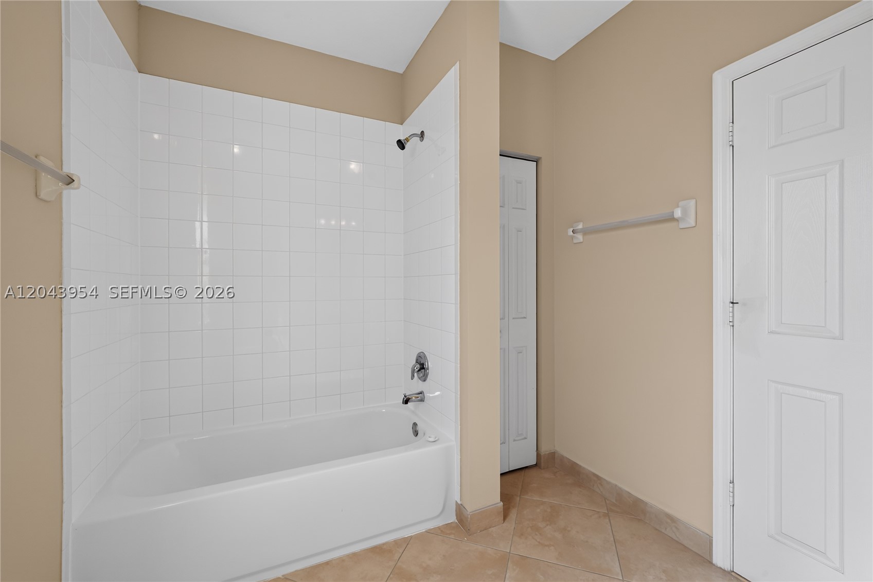 PALM BREEZES CLUB - Residential