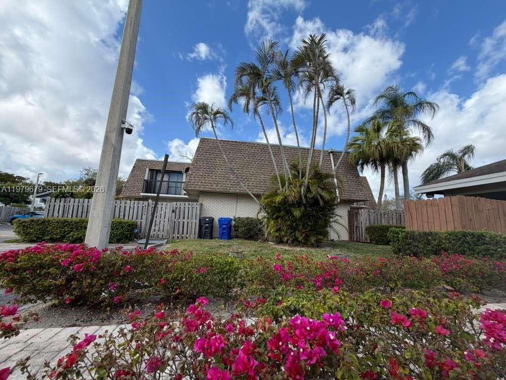 BAY TREE PATIO HOMES COND - Residential
