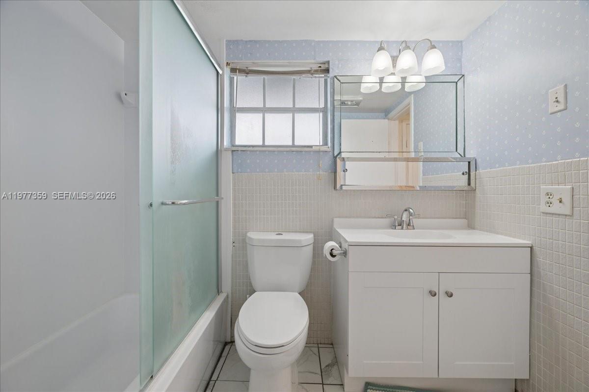 HILLCREST COUNTRY CLUB AP - Residential