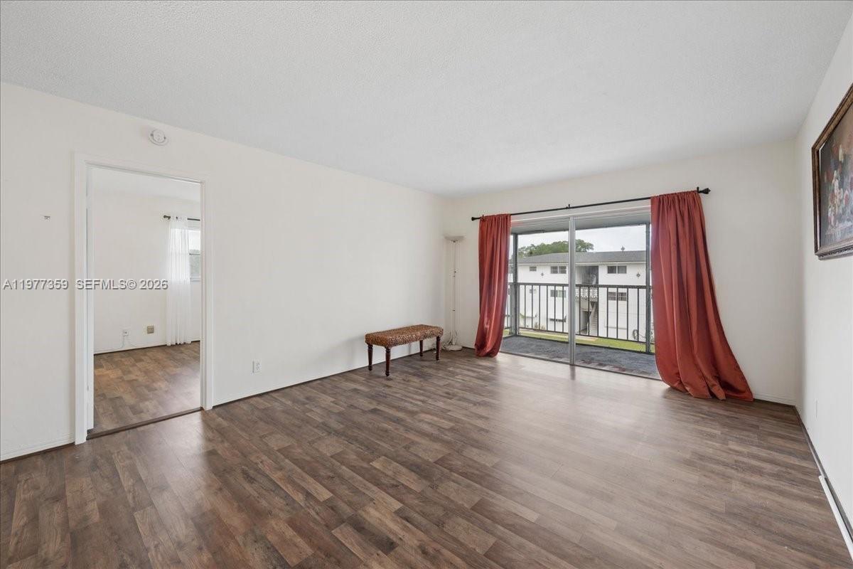 HILLCREST COUNTRY CLUB AP - Residential