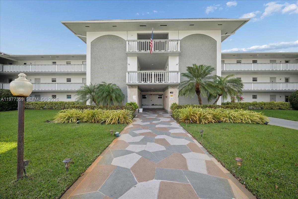 HILLCREST COUNTRY CLUB AP - Residential