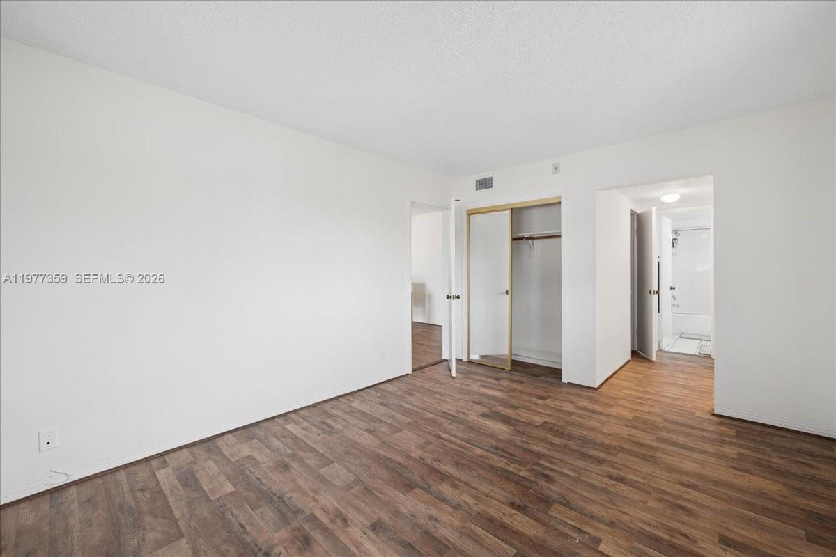 HILLCREST COUNTRY CLUB AP - Residential