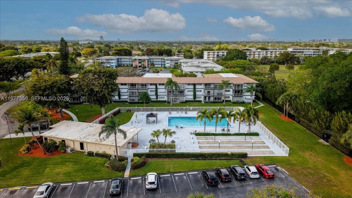 HILLCREST COUNTRY CLUB AP - Residential