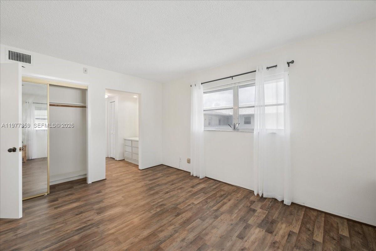 HILLCREST COUNTRY CLUB AP - Residential