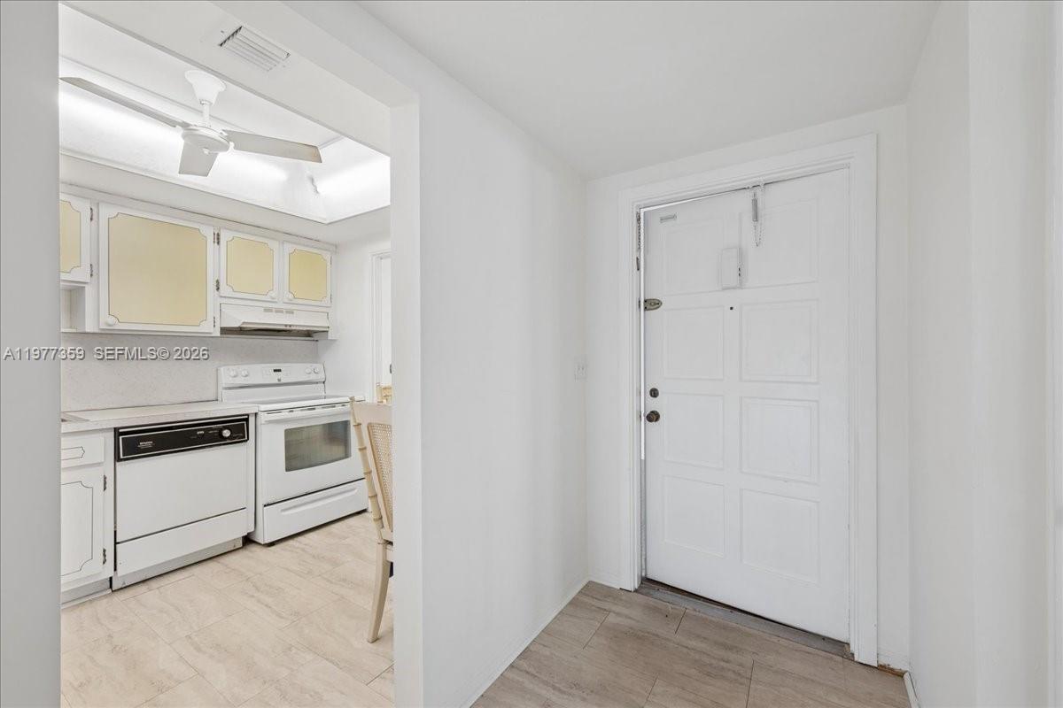 HILLCREST COUNTRY CLUB AP - Residential