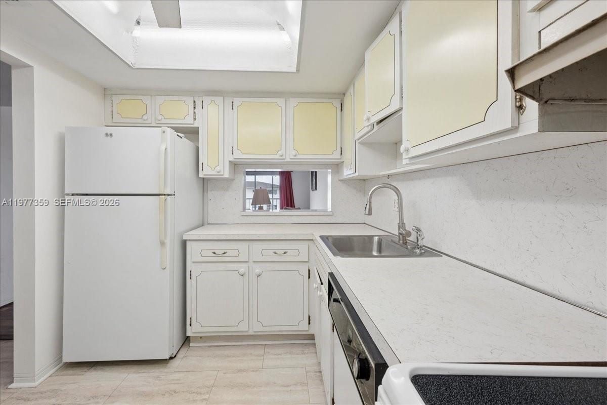 HILLCREST COUNTRY CLUB AP - Residential