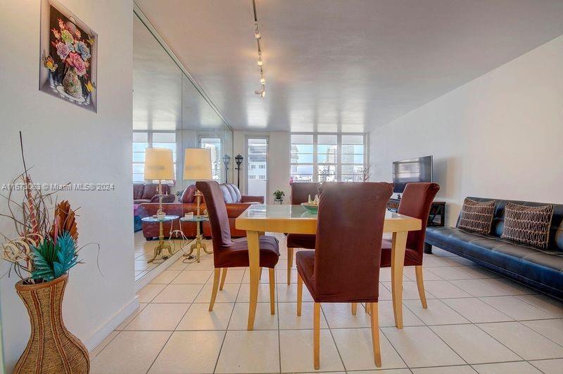 THE DECOPLAGE CONDO - Residential