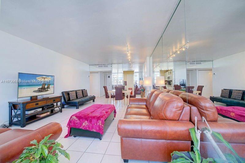 THE DECOPLAGE CONDO - Residential