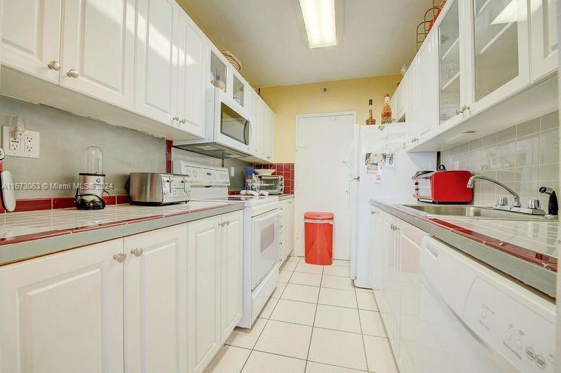 THE DECOPLAGE CONDO - Residential
