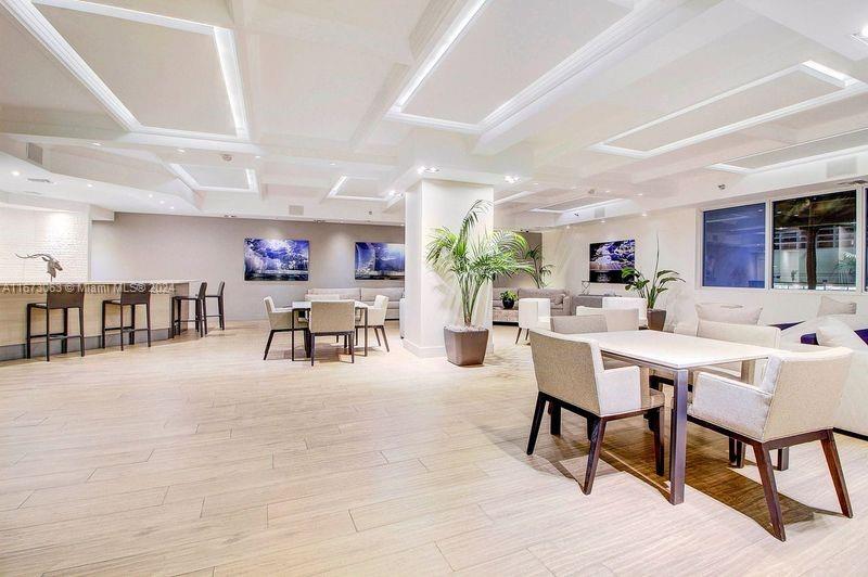 THE DECOPLAGE CONDO - Residential