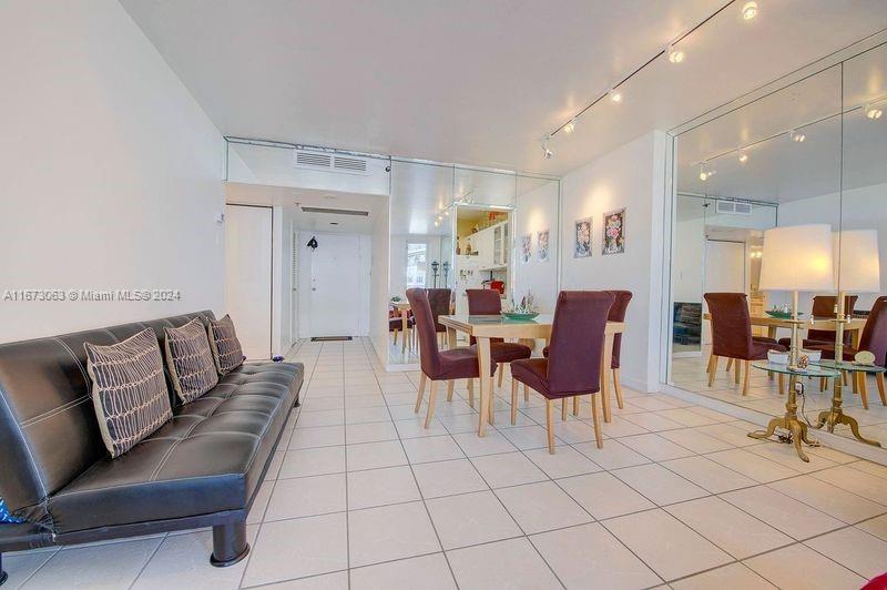 THE DECOPLAGE CONDO - Residential