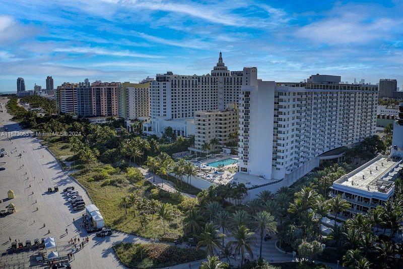 THE DECOPLAGE CONDO - Residential