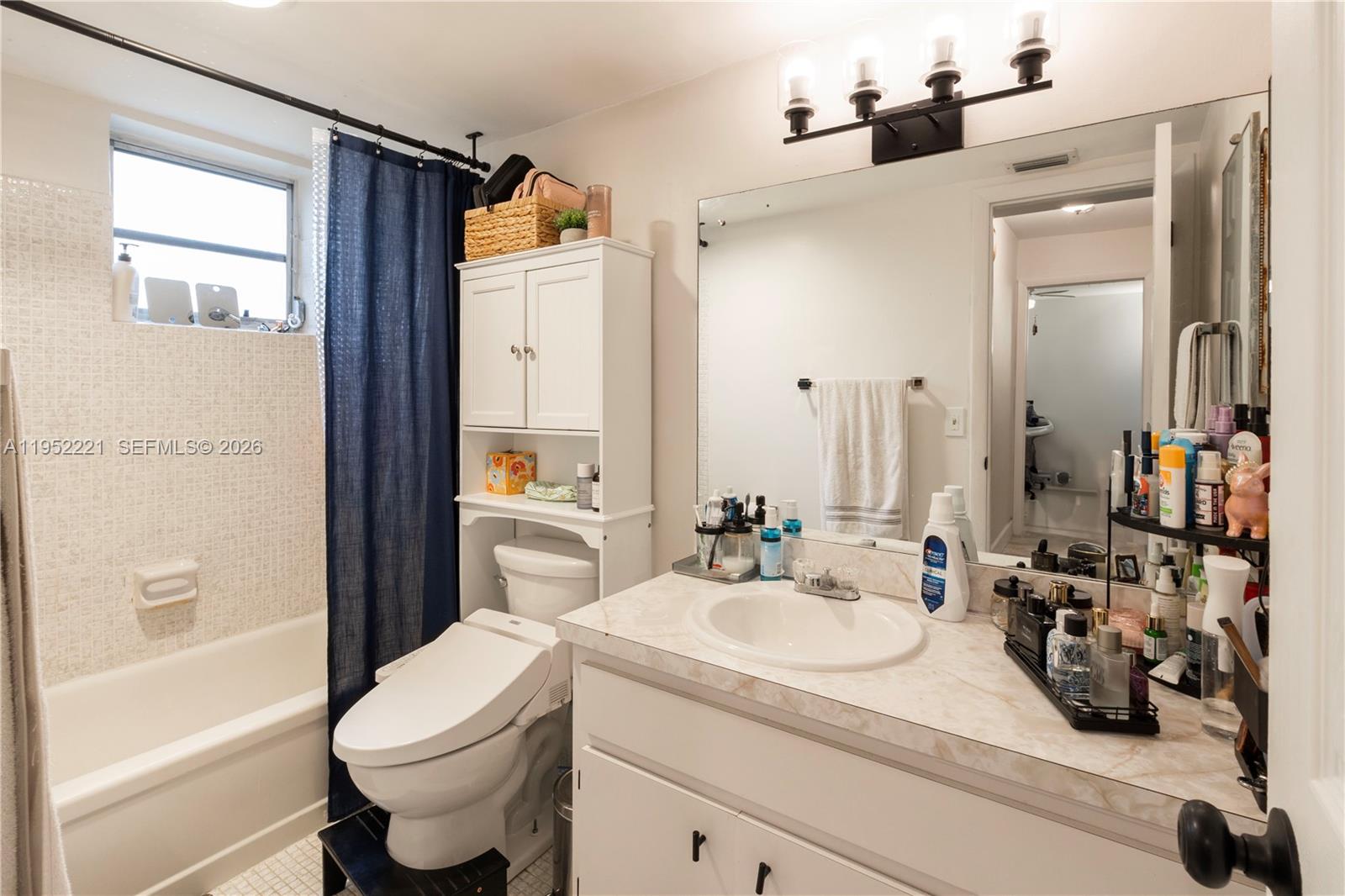 KINGSTON SQUARE CONDO - Residential