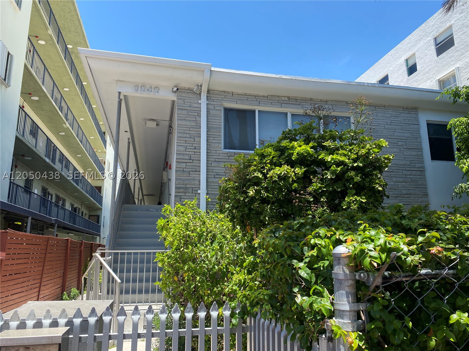 THE BAMBOO HOUSE CONDO - Residential Lease