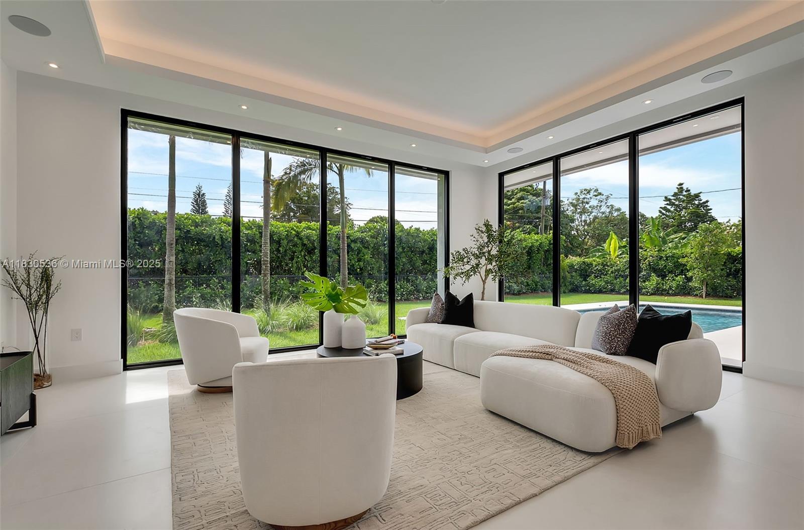 SUNILAND MANOR - Residential